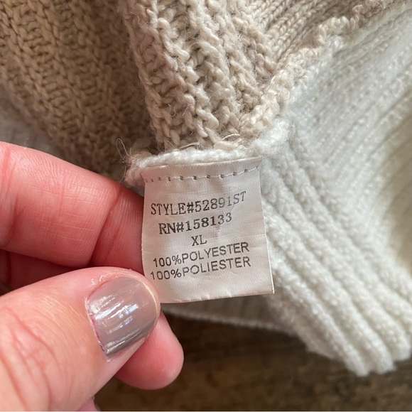 Pink Clover Colorblock Sweater - Picture 3 of 6